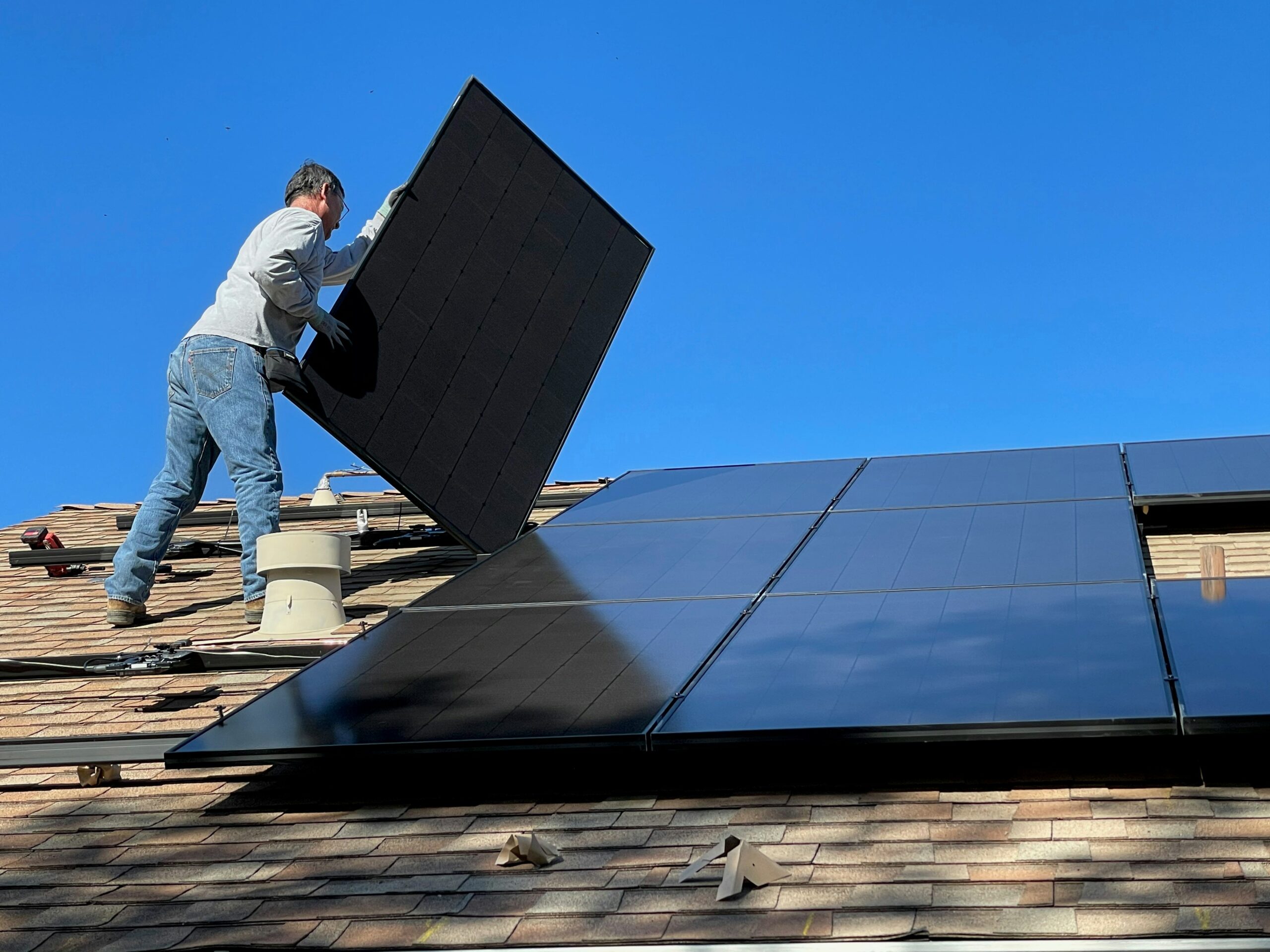 EUR_Market entry strategy for rooftop solar generation business
